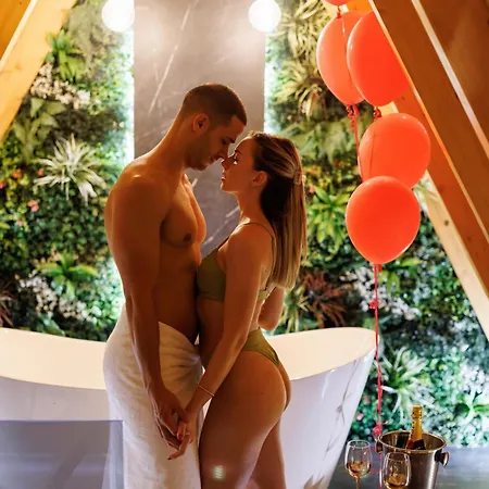 Luxurious For Couples With Hot Tub View Willa