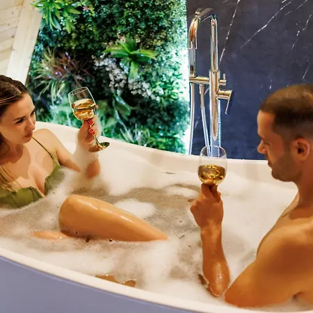 Luxurious For Couples With Hot Tub View