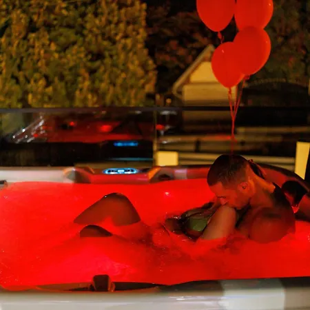 Luxurious For Couples With Hot Tub View Willa